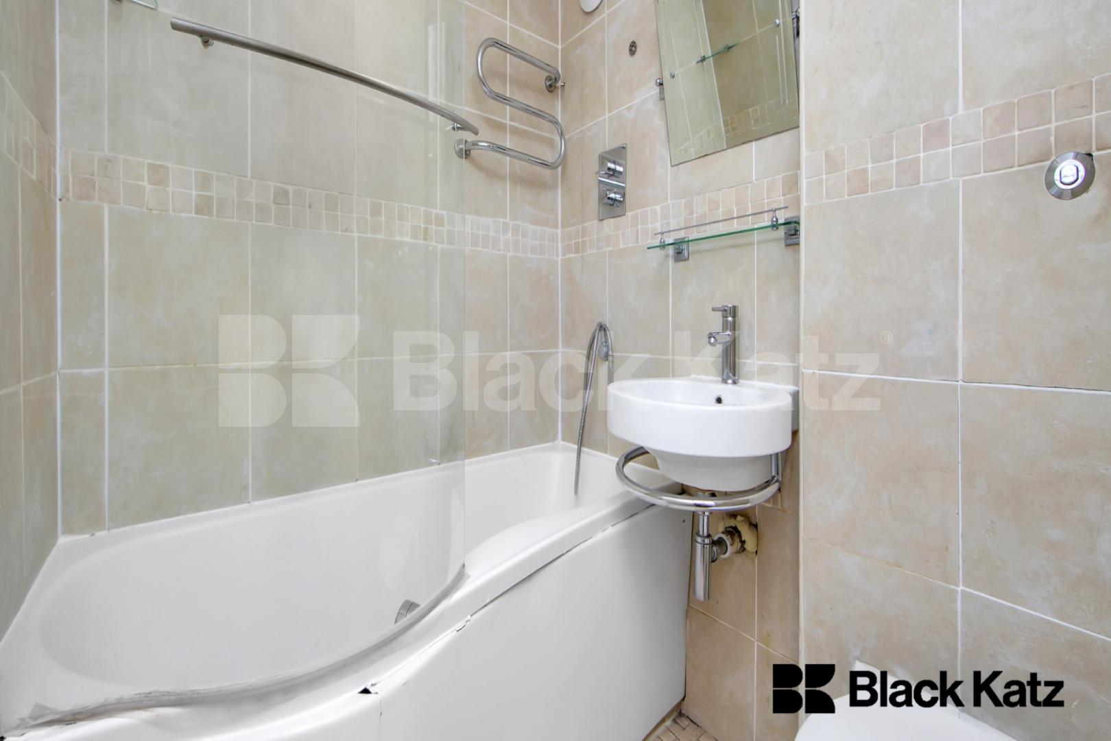 Boasting 1050 sq. ft. of living & entertaining space & sun filled roof terrace Yaldham House Old Kent Road, Elephant and Castle/Borough